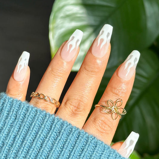 Fuego de fototerapia hecho a mano con el mismo clavo falso de llama luminosa de explosión