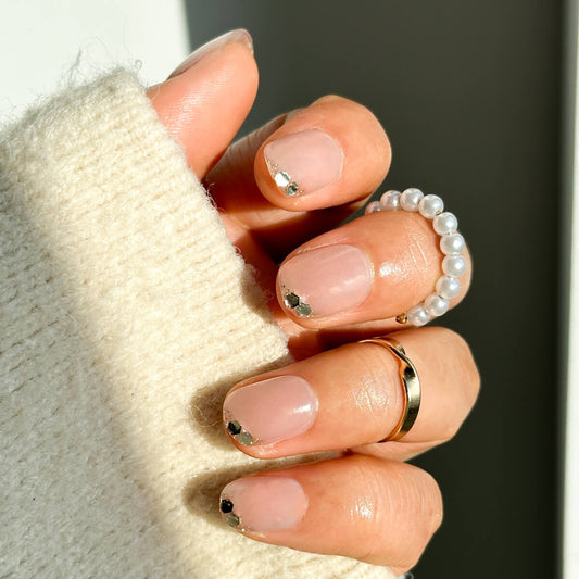 Ongles faits à la main français court carré paillettes faux ongles automne et hiver blanchissant presse sur ongle